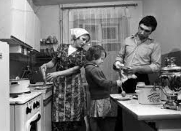 Какой была идеальная женщина в СССР и почему эти стереотипы нам до сих пор навязывают